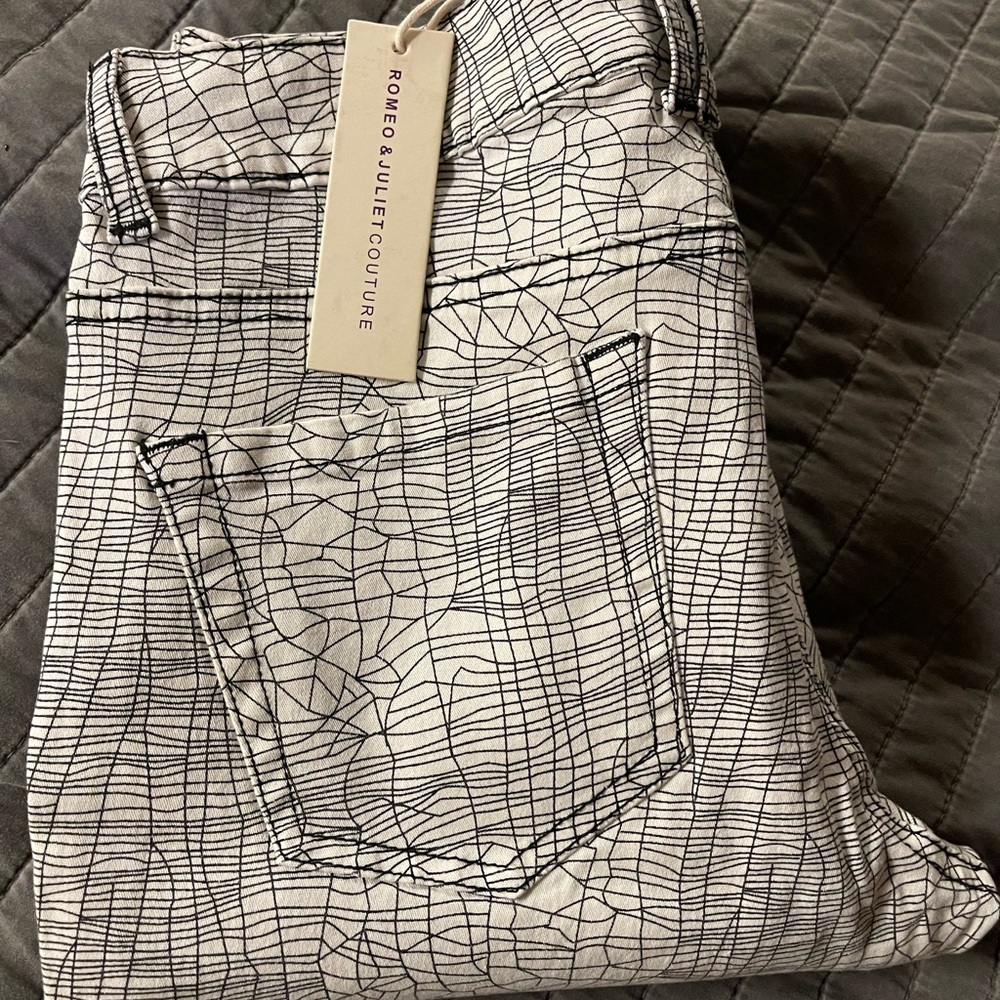 Romeo & Juliet Couture Women's Gray Jeans